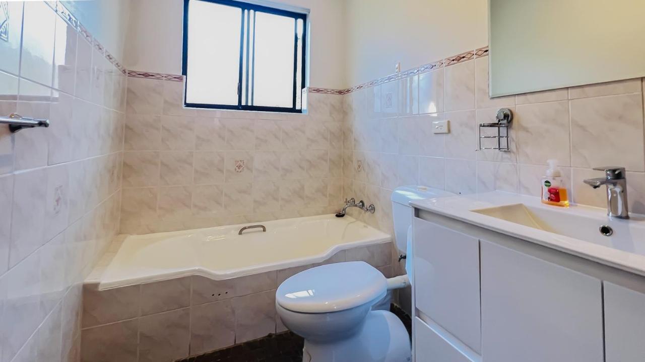 Carlton 3 Beds Unit - Free Parking Lägenhet Sydney Exteriör bild